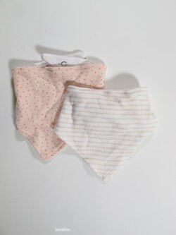 2x slintáček -šátek pro holky secondhand 2x slintáček -šátek pro holky secondhand