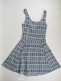 Šaty pro holky se vzorem secondhand Šaty pro holky se vzorem secondhand