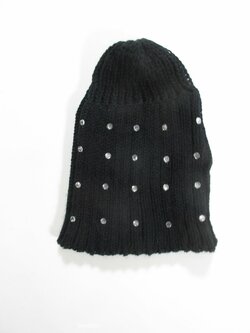 Černá zimní čepice pro holky secondhand