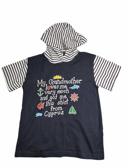 Tmavé triko s nápisem a kapucí pro kluky outlet Mylonas