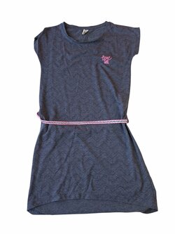 Tmavé šaty se vzorem a páskem pro holky secondhand Yigga