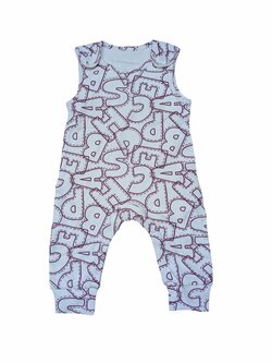 Bílý overal s písmenky pro kluky secondhand 