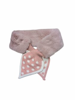 Růžová zimní šála chlupatá pro holky secondhand Růžová zimní šála chlupatá pro holky secondhand
