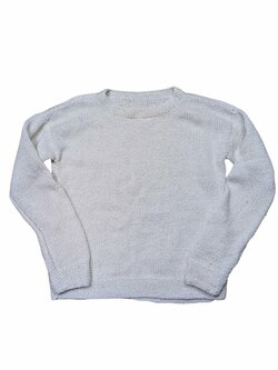 Bílý svetr se stříbrnými nikami pro holky secondhand 