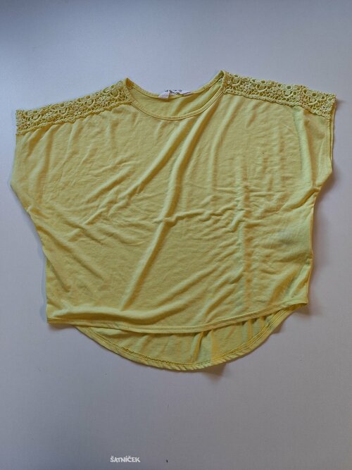 Triko pro holky žluté s krajkou kr. rukáv secondhand