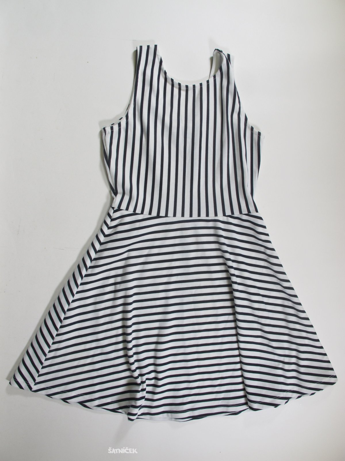 Šaty pro holky s pruhem   secondhand