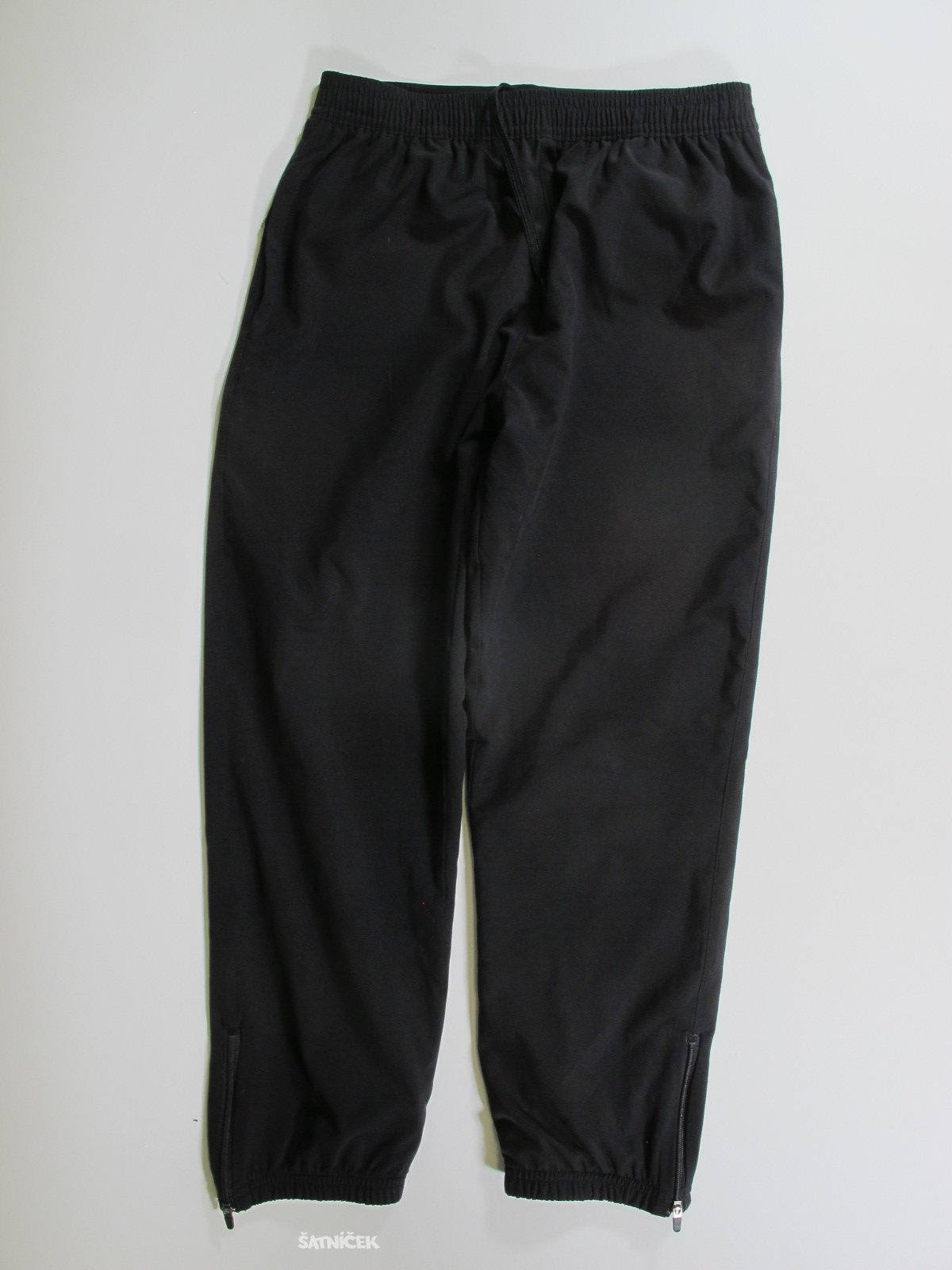 Černé sportovní kalhoty secondhand
