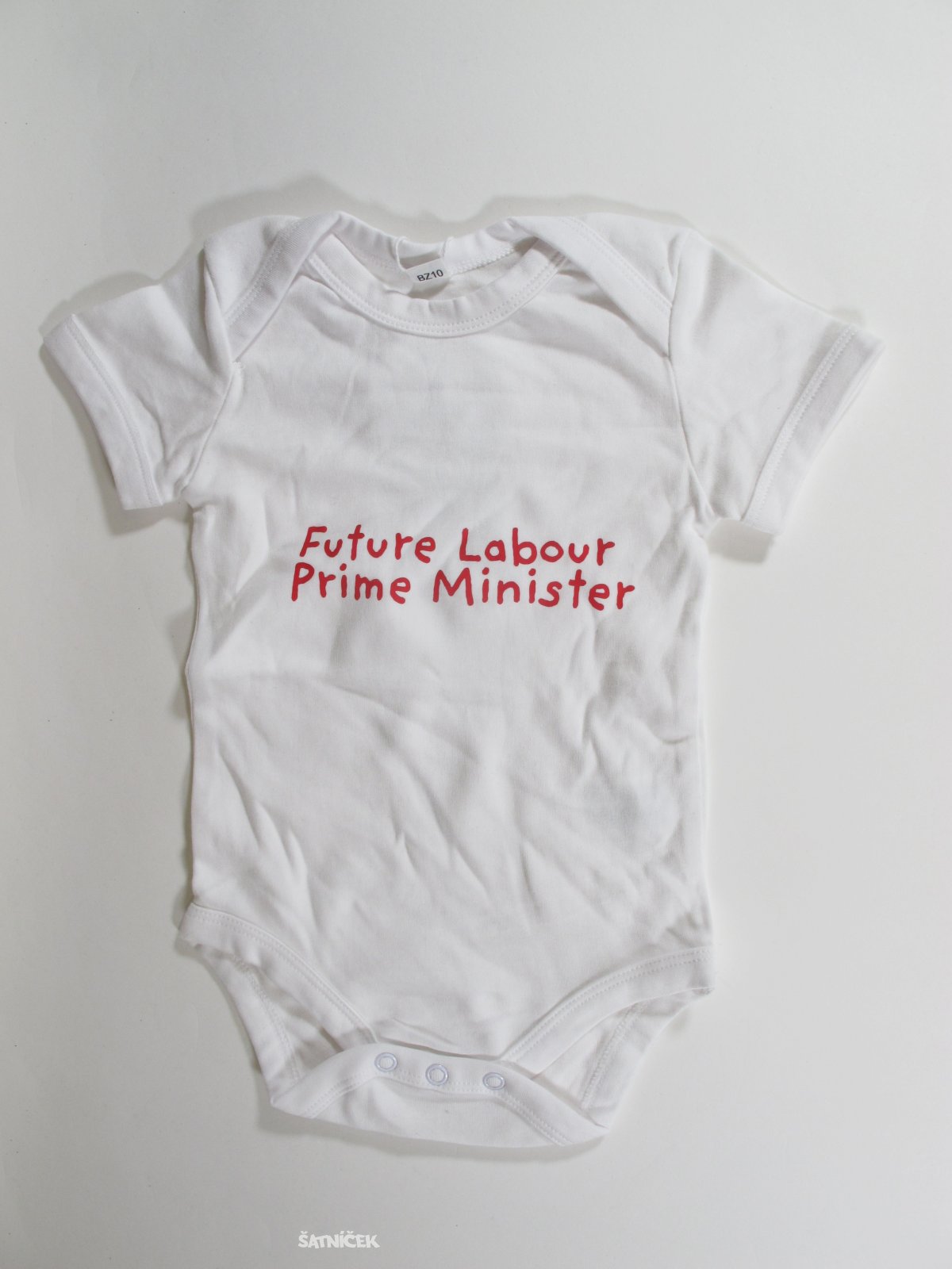 Body bílé pro kluky s nápisem outlet