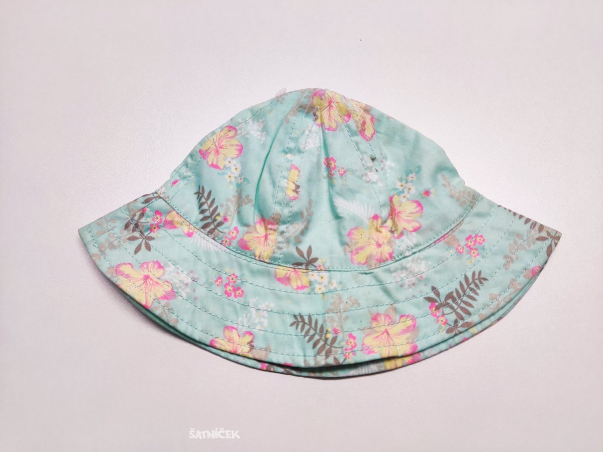 Tyrkysový klobouk s kytičkami pro holky outlet