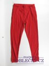Kalhoty od pyžama červené pro děti secondhand