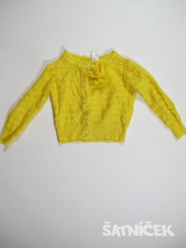 Žlutý svetr pro holky 