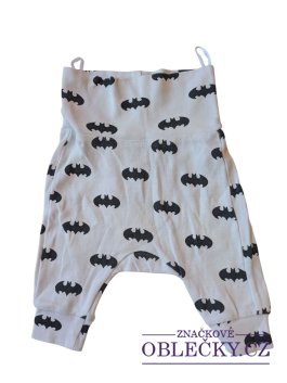 Zvětšit bílé tepláčky s logem batman pro kluky secondhand HM