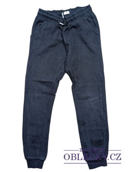 Zvětšit Černé tepláky pro kluky secondhand F&F