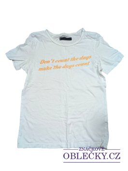 Zvětšit Bílé triko s nápisem pro holky secondhand 